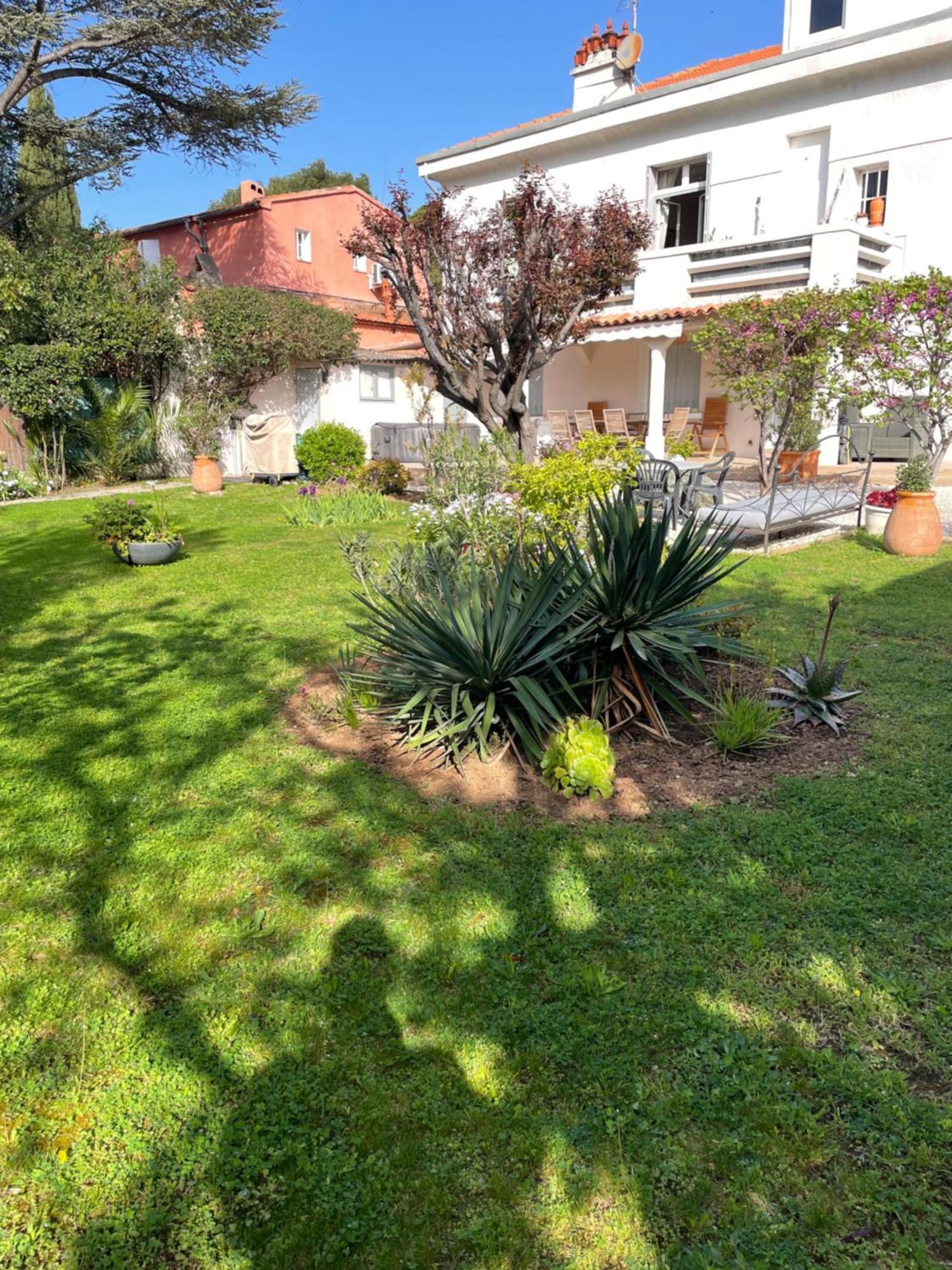 Appartement Rez De Villa Proche Port Et Plages De Sanary Eksteriør bilde