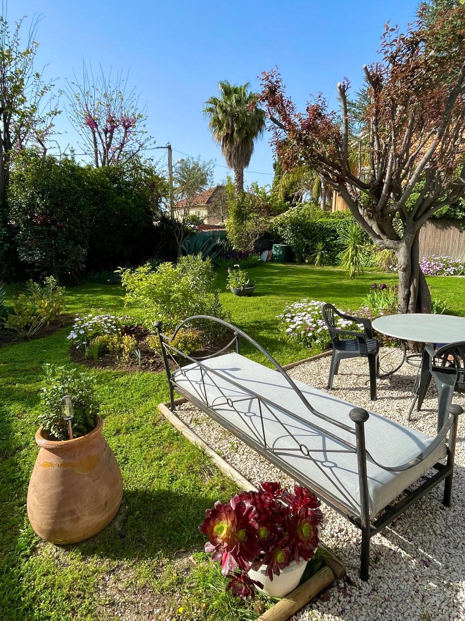 Appartement Rez De Villa Proche Port Et Plages De Sanary Eksteriør bilde